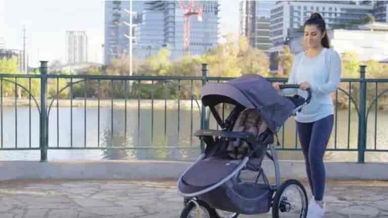 how to close a baby trend stroller